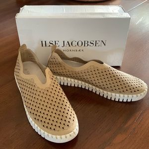 New In Box. Ilse Jacobsen Hornbaek slip-on. Supportive, cushioned, breathable!